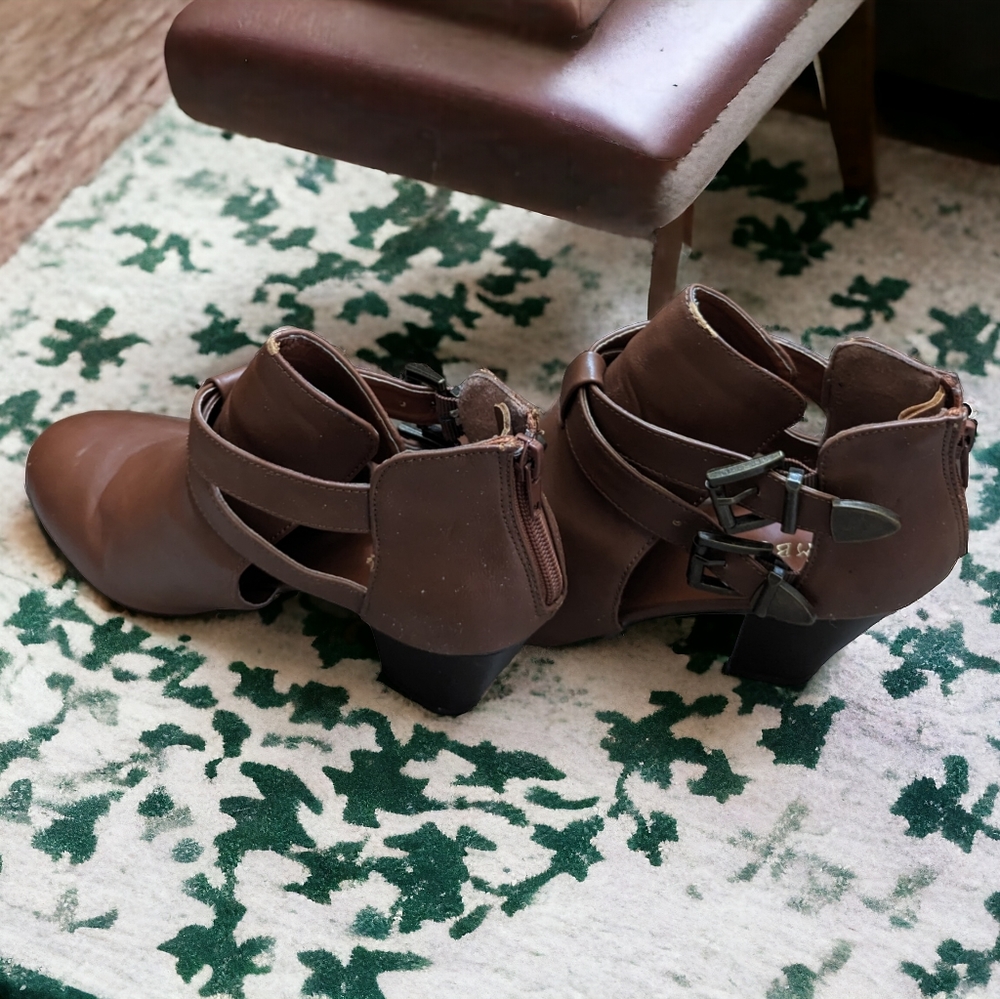 Boots size 9 Bamboo